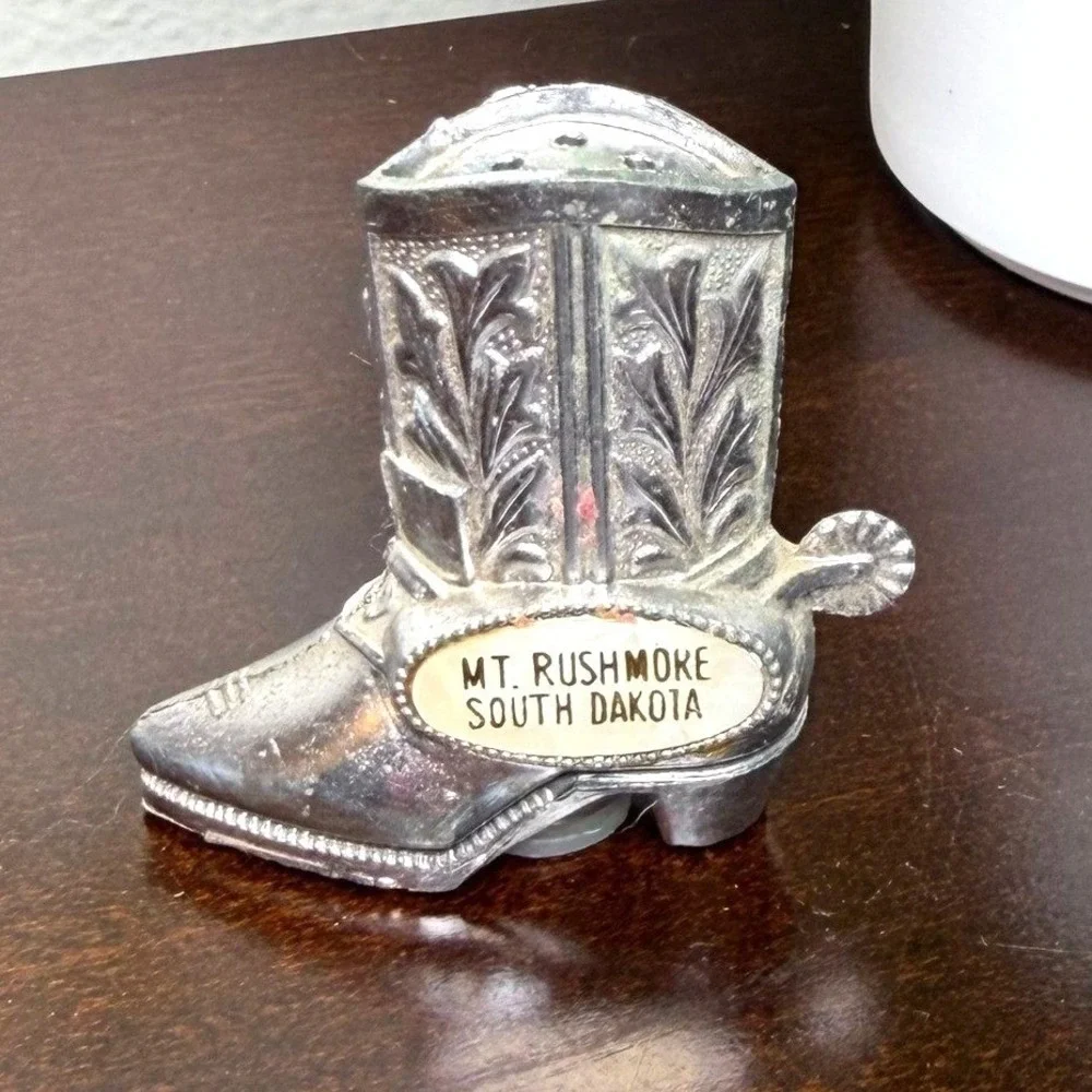 Vintage Mt Rushmore South Dakota Silver Cowboy Boot Salt Pepper Shaker Souvenir